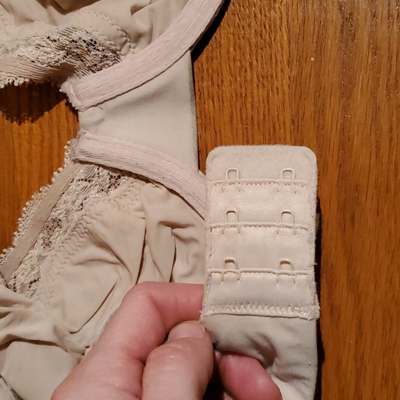 3/$25 Wacoal women's softly styled underwire bra 32DD - Picture 9 of 10